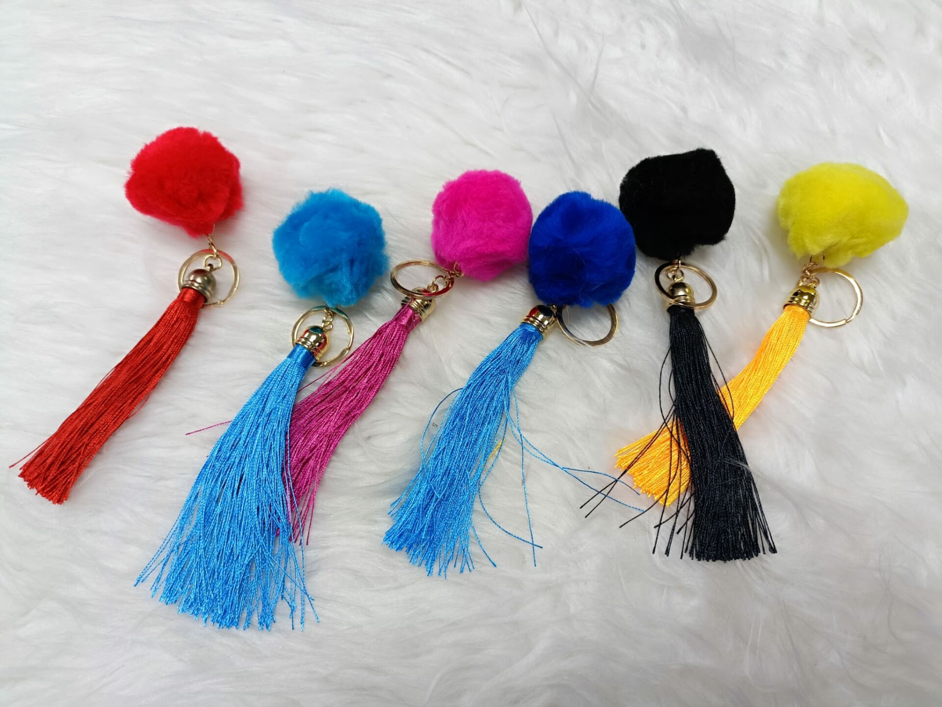 Ponpon Anahtarlık 12li (Adet:15TL)
