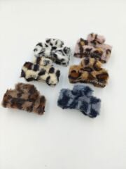 Tüylü Mandal Toka 12li (Adet:20TL)