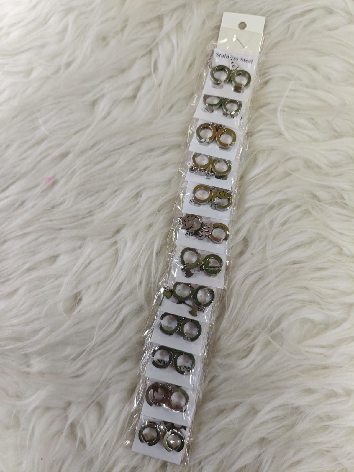 Sıkıştırma Figürlü Çelik Küpe 12Çift (Çift:25TL)