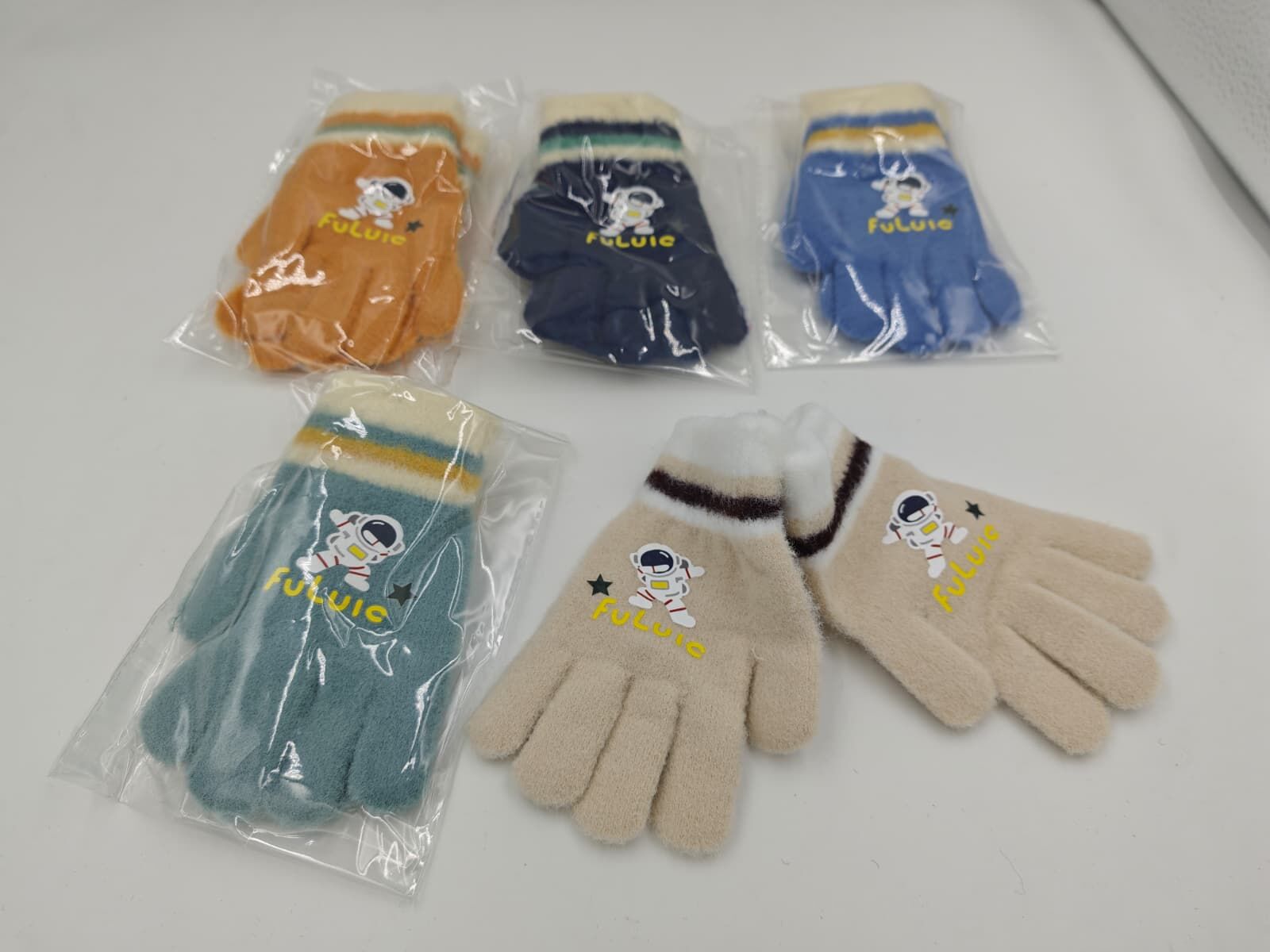 Peluş Eldiven 12li (Adet:125TL) (3-6 Yaş)
